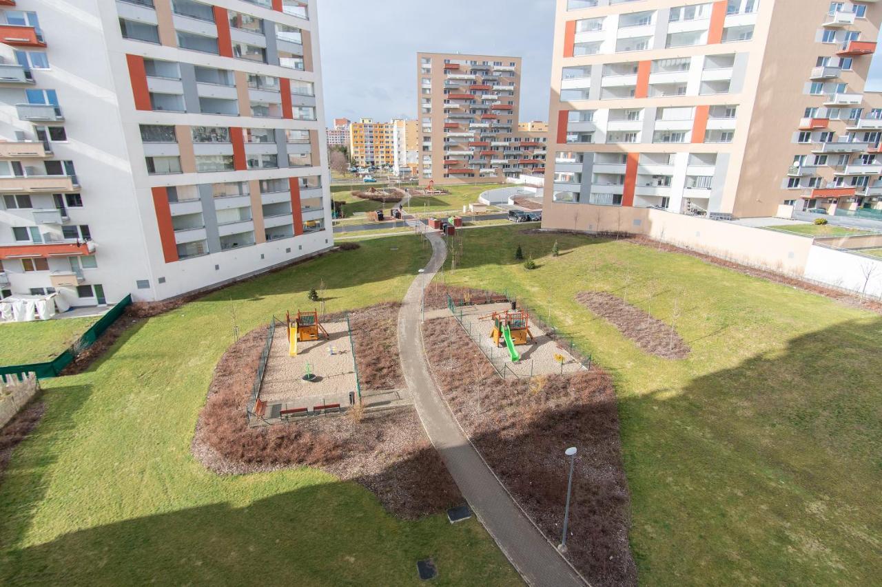Prostorný 3 Pokojový S Dvěma Terasami Apartmán Praha